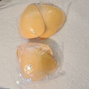 NWT 2 pairs of size L double sided sticky strapless bra pushup cups